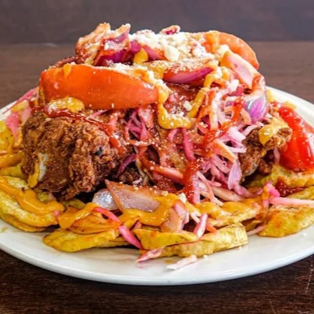 Pollo Con Tajadas.